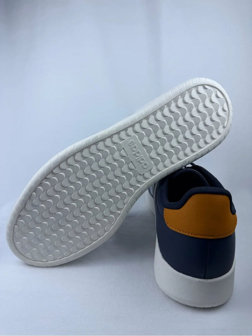 NWT Adidas Barreda Men’s Sneakers – Navy Blue & White – Size 10.5